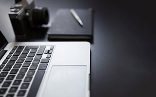 小怪兽远程控制实战 美女被闪电击中后竟然可以远程控制千里外的怪兽